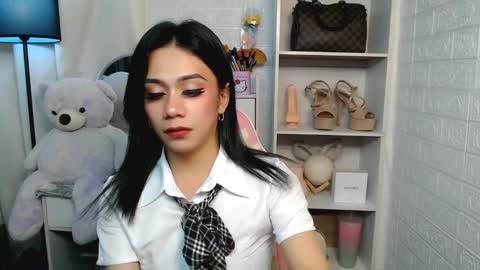 exotictssavie online show from February 25, 2025, 8:19 pm