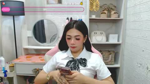 exotictssavie online show from October 23, 2025, 2:44 am