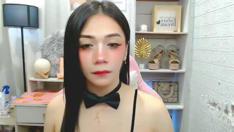 exotictssavie online show from November 12, 2025, 4:29 pm