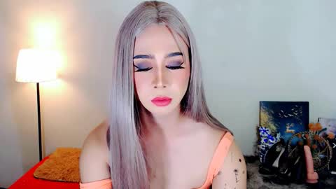 expensive_elise online show from February 26, 2026, 5:45 pm