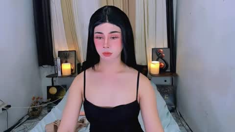 Snapshot of expensive_elise chatting on June 19, 2026, 4:33 pm expensive_elise online show from June 19, 2026, 4:33 pm