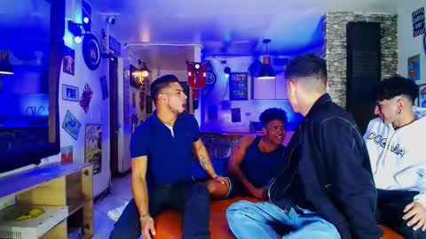 extrangers online show from December 29, 2024, 12:12 pm