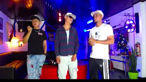 extrangers online show from December 22, 2025, 1:19 pm