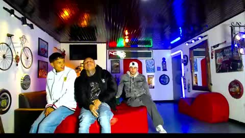 extrangers online show from March 31, 2026, 12:05 pm