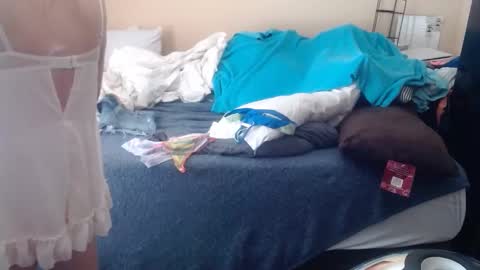 eyeswall0w online show from February 24, 2026, 3:32 pm