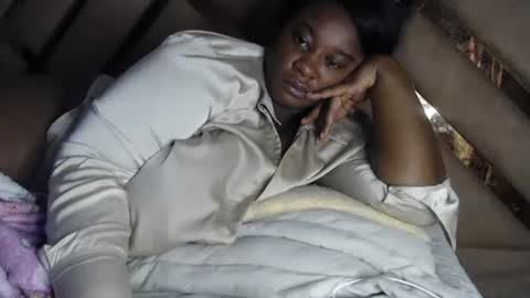 eyshaexotii online show from September 30, 2025, 2:27 am