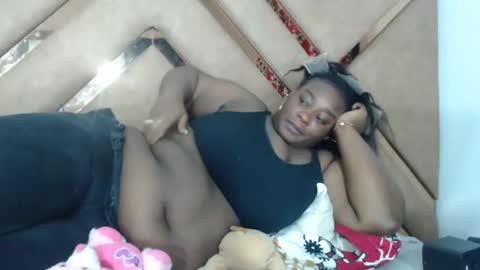 eyshaexotii online show from March 3, 2026, 12:50 am