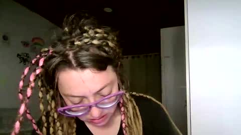 Snapshot of ezlngirl chatting on January 19, 2026, 12:14 am Aimee online show from January 19, 2026, 12:14 am