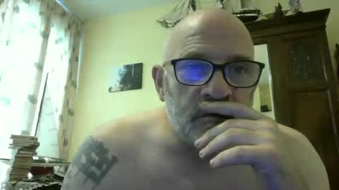 Snapshot of f1zzeek chatting on June 18, 2026, 3:27 pm f1zzeek online show from June 18, 2026, 3:27 pm