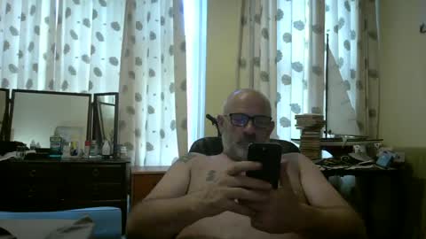 Snapshot of f1zzeek chatting on June 26, 2026, 6:45 pm f1zzeek online show from June 26, 2026, 6:45 pm