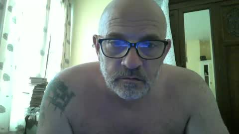 Snapshot of f1zzeek chatting on July 1, 2026, 3:23 pm f1zzeek online show from July 1, 2026, 3:23 pm