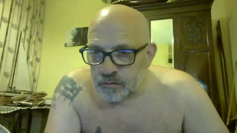 Snapshot of f1zzeek chatting on July 15, 2026, 12:05 am f1zzeek online show from July 15, 2026, 12:05 am