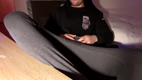 Snapshot of fabian_196 chatting on December 6, 2024, 8:29 pm Call me bitch online show from December 6, 2024, 8:29 pm