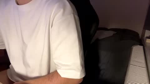 Snapshot of fabian_196 chatting on December 24, 2024, 9:33 pm Call me bitch online show from December 24, 2024, 9:33 pm