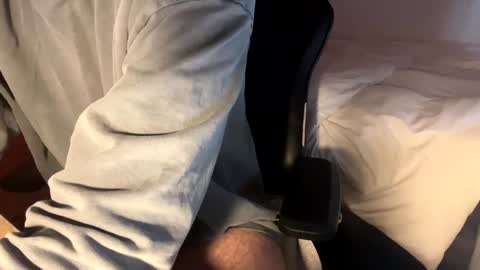 Snapshot of fabian_196 chatting on January 1, 2025, 10:32 am Call me bitch online show from January 1, 2025, 10:32 am