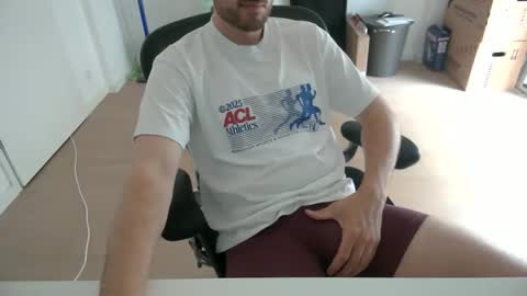 Snapshot of fabian_196 chatting on May 31, 2026, 10:11 am Call me bitch online show from May 31, 2026, 10:11 am