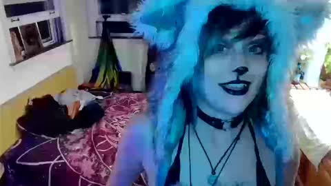 faewildflower online show from October 13, 2025, 5:18 am