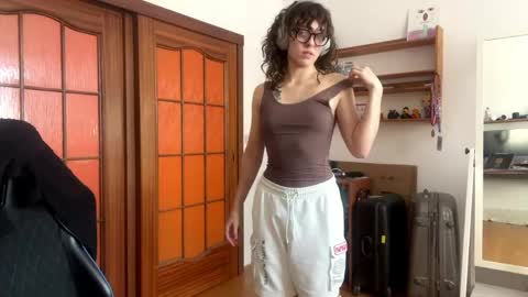 Loly online show from May 2, 2026, 11:37 am