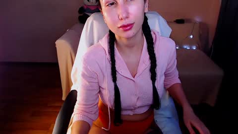 Snapshot of fairy_elli_hot chatting on December 13, 2024, 1:44 pm Elli online show from December 13, 2024, 1:44 pm