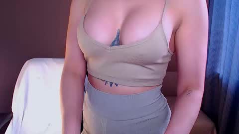 Snapshot of fairy_elli_hot chatting on September 19, 2025, 1:45 pm Elli online show from September 19, 2025, 1:45 pm