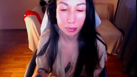 Elli  online show from March 20, 2026, 2:33 pm