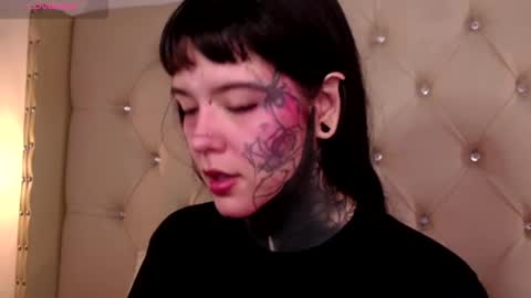 Snapshot of fairyflexxx chatting on December 15, 2024, 8:52 am Fairy online show from December 15, 2024, 8:52 am