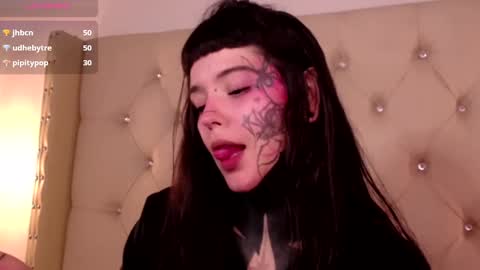 Snapshot of fairyflexxx chatting on December 22, 2024, 4:06 pm Fairy online show from December 22, 2024, 4:06 pm