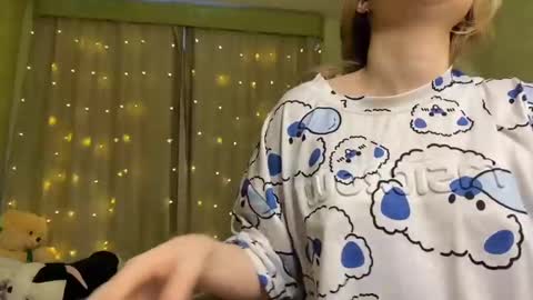 Ilona online show from December 25, 2024, 1:41 pm