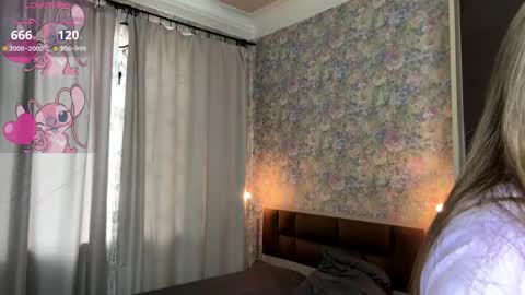 Erika online show from April 19, 2026, 6:13 am