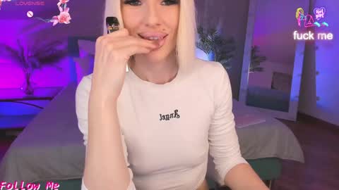 Lana online show from April 20, 2026, 9:05 pm