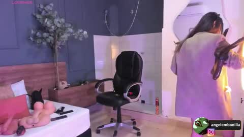 Megan    630  1330 -5 online show from December 4, 2025, 12:03 pm