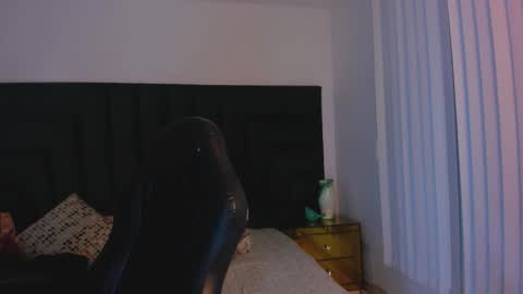 Snapshot of faloonroussel chatting on September 20, 2025, 7:04 pm Faloon online show from September 20, 2025, 7:04 pm