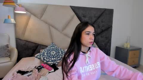 Snapshot of faloonroussel chatting on October 3, 2025, 6:38 pm Faloon online show from October 3, 2025, 6:38 pm