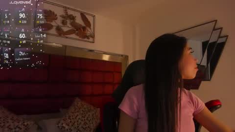 Snapshot of faloonroussel chatting on November 17, 2025, 6:24 pm Faloon online show from November 17, 2025, 6:24 pm