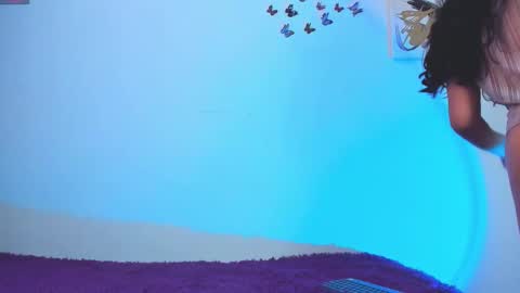 Ale online show from September 19, 2025, 9:59 pm