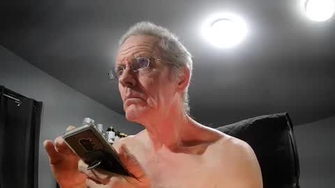 fantasyresort online show from December 8, 2024, 4:25 am