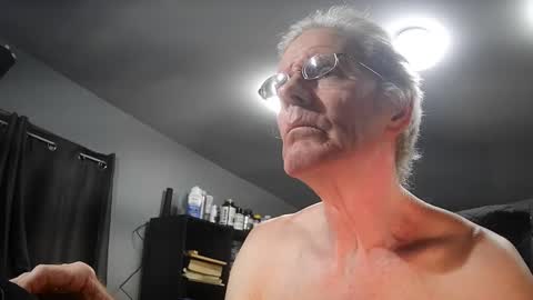 fantasyresort online show from February 3, 2025, 4:04 am