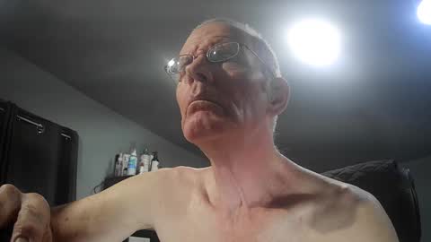 fantasyresort online show from April 3, 2026, 3:04 am