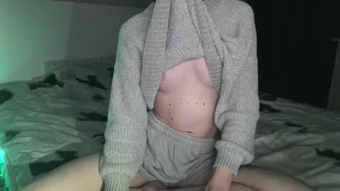 Kira online show from April 25, 2026, 2:03 am