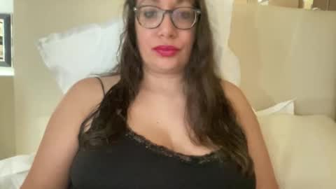 Snapshot of farahday chatting on September 9, 2025, 11:43 am Farah online show from September 9, 2025, 11:43 am