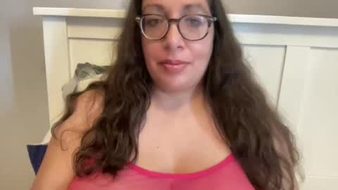 Snapshot of farahday chatting on September 10, 2025, 12:16 pm Farah online show from September 10, 2025, 12:16 pm