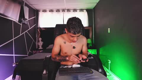 farid_jake_ online show from January 4, 2025, 7:44 pm