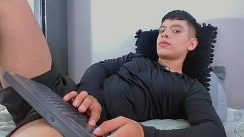 Snapshot of farid_jake_ chatting on May 4, 2026, 9:00 pm farid_jake_ online show from May 4, 2026, 9:00 pm