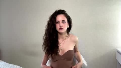 Snapshot of farrahburde chatting on June 9, 2026, 3:45 pm Mia online show from June 9, 2026, 3:45 pm