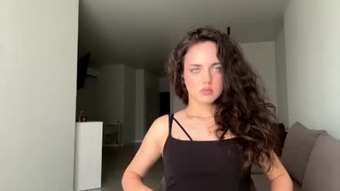 Mia online show from June 29, 2026, 10:15 am