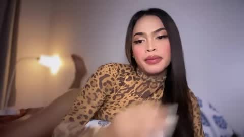 Snapshot of farrahmoanx chatting on June 10, 2026, 1:54 pm farrahmoanx online show from June 10, 2026, 1:54 pm