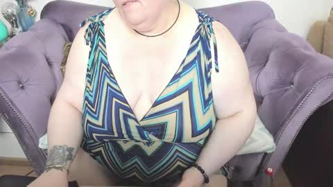 fashiona online show from December 17, 2025, 9:54 pm