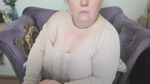 Snapshot of fashiona chatting on May 2, 2026, 10:48 pm fashiona online show from May 2, 2026, 10:48 pm