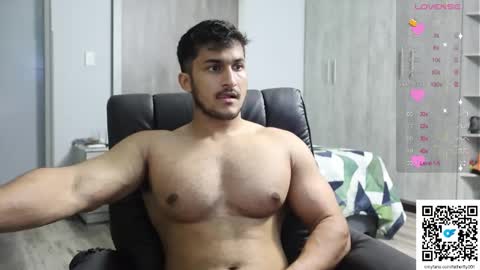 Snapshot of fatherfly001 chatting on October 7, 2025, 10:51 pm fatherfly001 online show from October 7, 2025, 10:51 pm