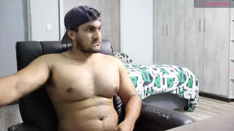 fatherfly001 online show from April 16, 2026, 9:39 pm